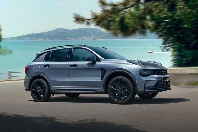 Чисто бензиновый кроссовер Lynk & Co 01 с новым салоном поступил в продажу