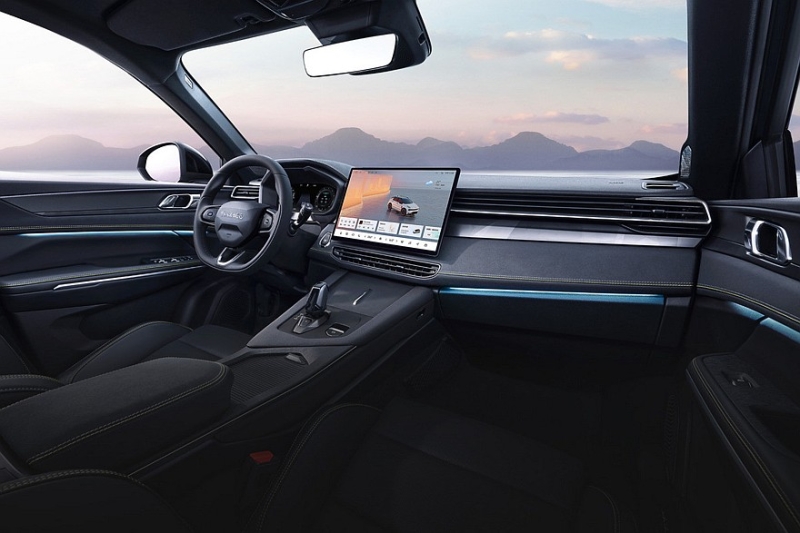 Чисто бензиновый кроссовер Lynk & Co 01 с новым салоном поступил в продажу