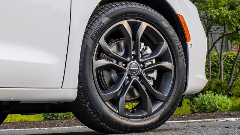 Chrysler подготовил юбилейную версию минивэна Pacifica к 100-летию бренда