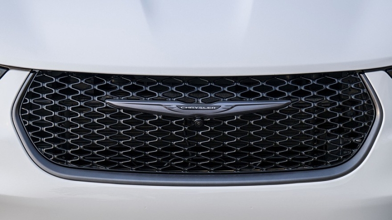 Chrysler подготовил юбилейную версию минивэна Pacifica к 100-летию бренда