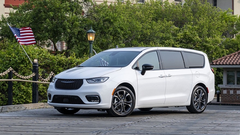 Chrysler подготовил юбилейную версию минивэна Pacifica к 100-летию бренда