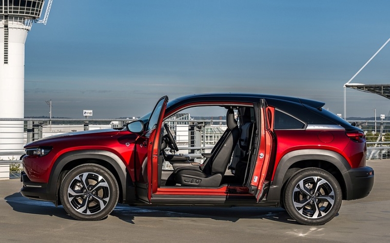 Эффектное, но слишком странное кросс-купе Mazda MX-30 уходит из Европы