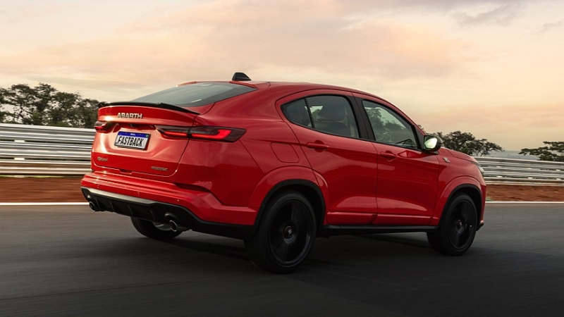 Кросс-купе Fiat Fastback обновилось в стиле Pulse, цены известны
