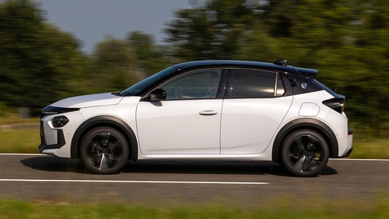 Lancia полностью рассекретила электрический хот-хэтч Ypsilon HF и бензиновый HF Line