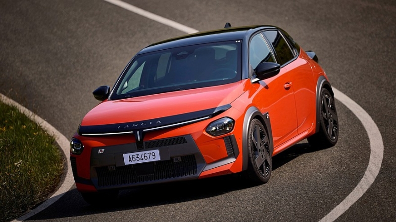 Lancia полностью рассекретила электрический хот-хэтч Ypsilon HF и бензиновый HF Line