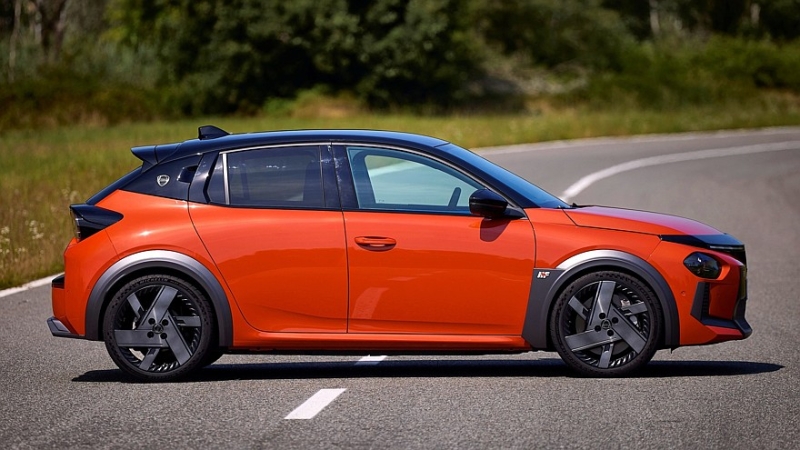 Lancia полностью рассекретила электрический хот-хэтч Ypsilon HF и бензиновый HF Line