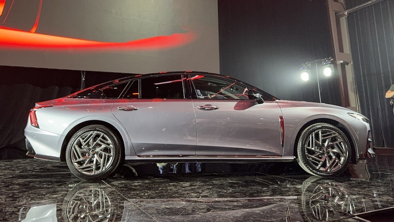 Лифтбек Hongqi H6 добрался до российского рынка в двух версиях, цены известны