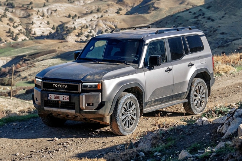 Лучше тянет, меньше дымит: Toyota Land Cruiser Prado стал мягким гибридом в Европе