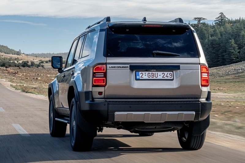 Лучше тянет, меньше дымит: Toyota Land Cruiser Prado стал мягким гибридом в Европе