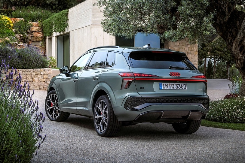 Новый Audi Q3: странности в эргономике, отделка из вторсырья и прежняя платформа