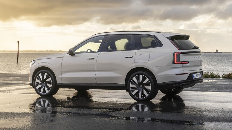 Новый кроссовер Volvo EX60 готовится к премьере: ещё один тизер