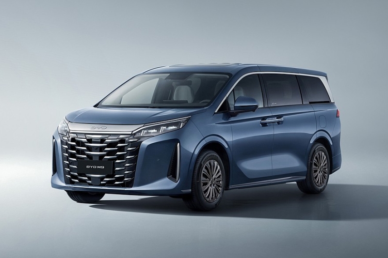 Представлен экспортный минивэн BYD M9: пока не со всеми фишками