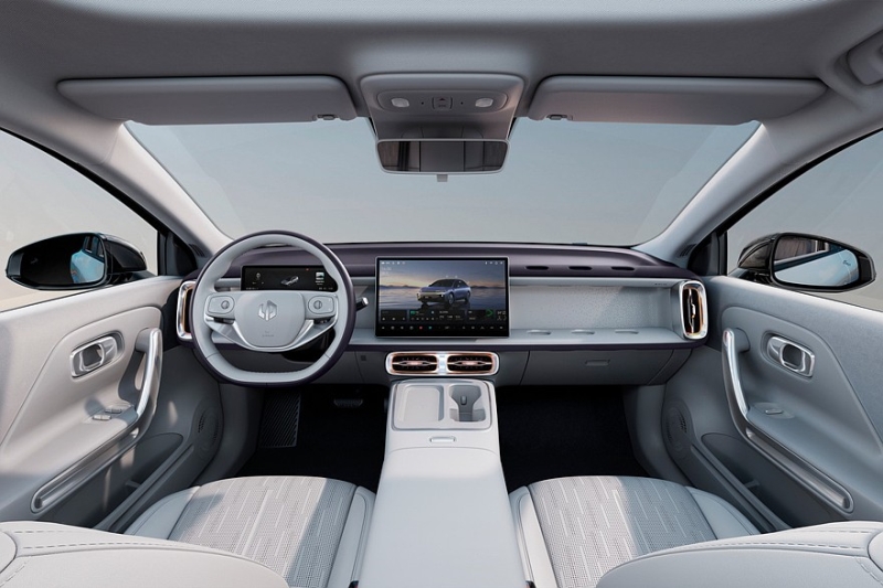 Седан B01 от марки Leapmotor, продвигаемой Stellantis, предложен с привлекательными ценами