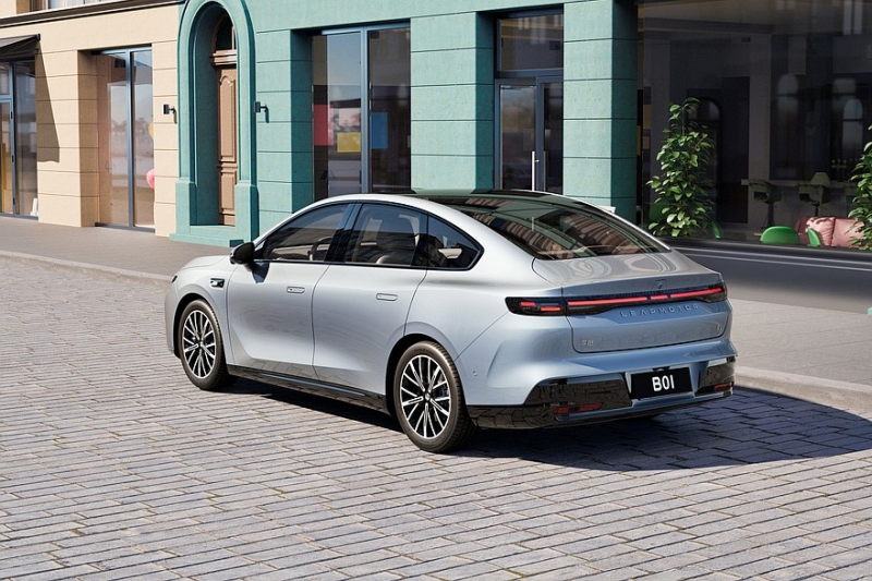 Седан B01 от марки Leapmotor, продвигаемой Stellantis, предложен с привлекательными ценами