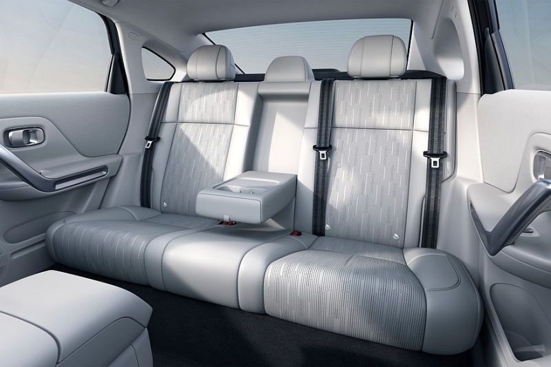 Седан B01 от марки Leapmotor, продвигаемой Stellantis, предложен с привлекательными ценами