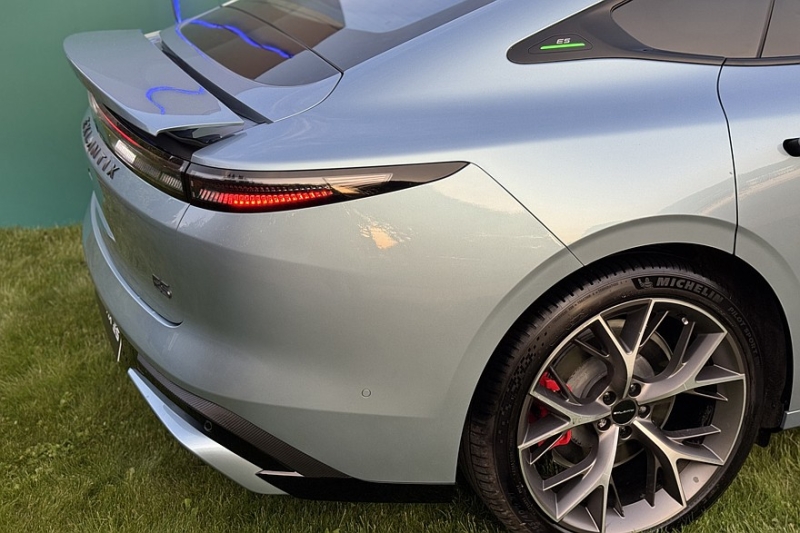 Седан Exlantix ES и кроссовер ET выходят на российский рынок, цены известны