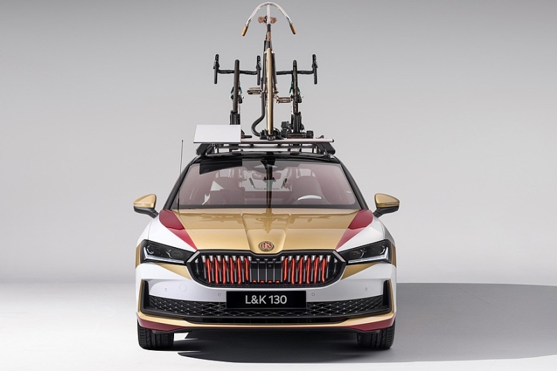 Skoda Superb превратили в пикап со сдвижной пассажирской дверью