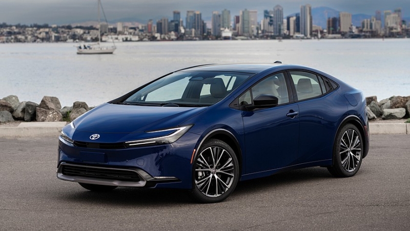 Toyota Prius отмечает четверть века в США повышением цен и тёмной версией