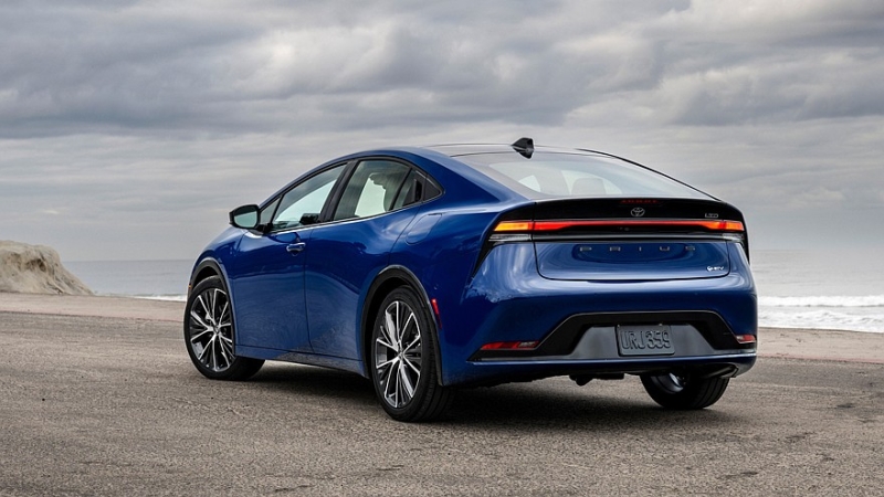 Toyota Prius отмечает четверть века в США повышением цен и тёмной версией