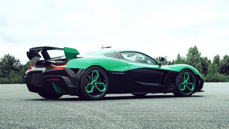 1,72 c до «сотни» и два десятка других новых рекордов от суперкара Rimac Nevera R