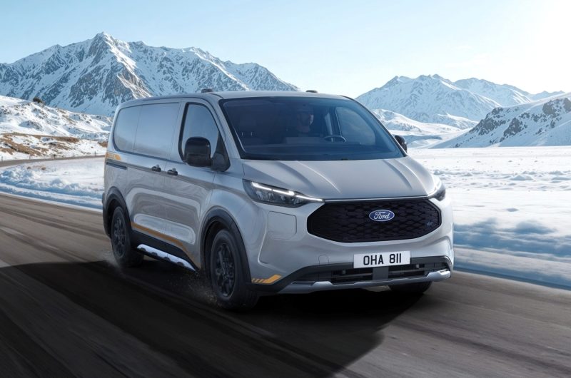 Для снега и грязи: Ford анонсировал полноприводный фургон E-Transit Custom AWD