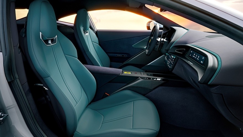 Ferrari Amalfi пришёл на смену модели Roma: тот же профиль, но с массой новых деталей