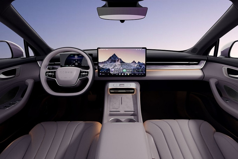 Флагманский седан Roewe M7 с дизайном от бывшего стилиста BMW и VW: рассекречен интерьер