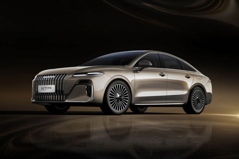 Флагманский седан Roewe M7 с дизайном от бывшего стилиста BMW и VW: рассекречен интерьер