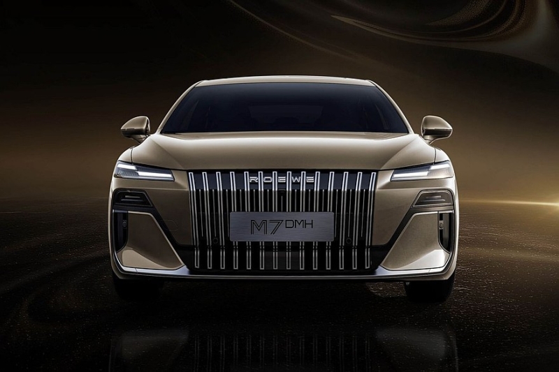 Флагманский седан Roewe M7 с дизайном от бывшего стилиста BMW и VW: рассекречен интерьер
