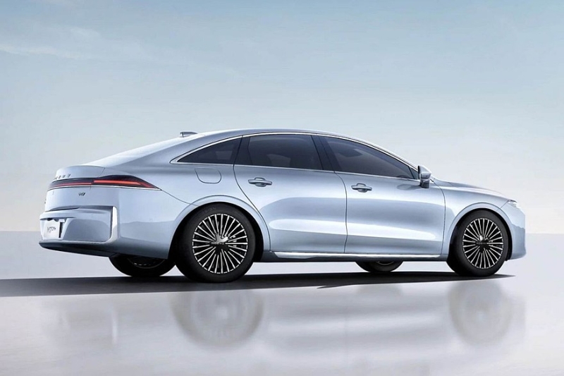 Флагманский седан Roewe M7 с дизайном от бывшего стилиста BMW и VW: рассекречен интерьер