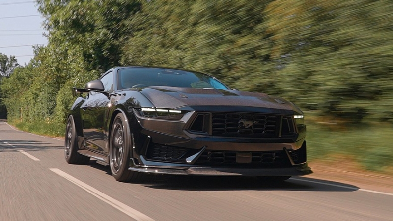 Ford Mustang Dark Horse от Clive Sutton: американская «лошадка» в британском тюнинге