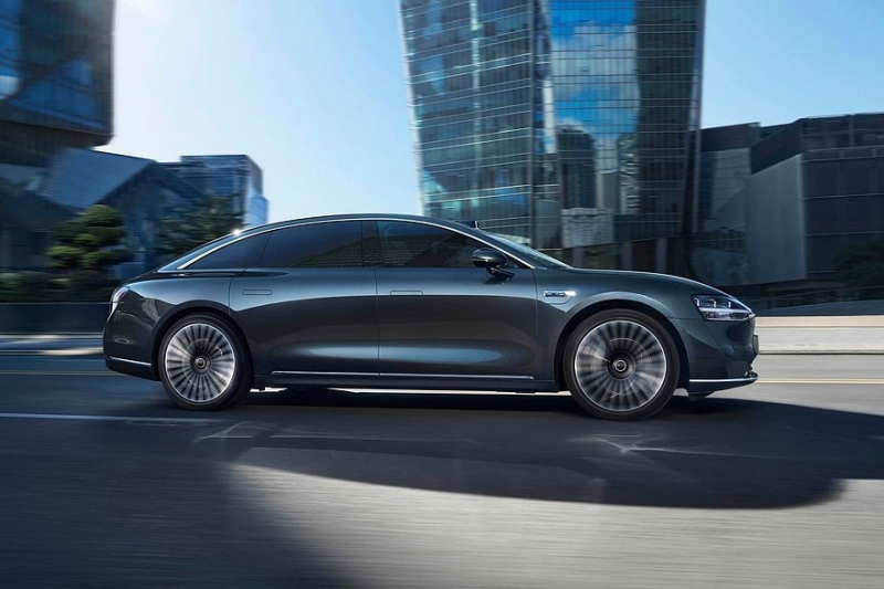 Huawei расширяет автобизнес: показаны универсал Stelato и первенец совместного бренда с SAIC