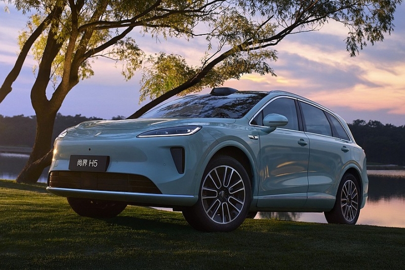 Huawei расширяет автобизнес: показаны универсал Stelato и первенец совместного бренда с SAIC