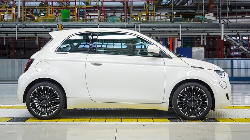 Итальянцы показали новый бензиновый Fiat 500 со старым мотором