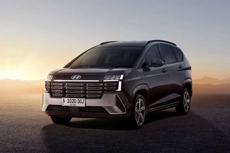 Компактвэн Hyundai Stargazer и его кросс-версия стали брутальнее после рестайлинга