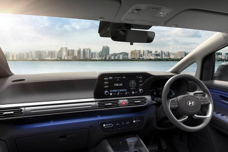 Компактвэн Hyundai Stargazer и его кросс-версия стали брутальнее после рестайлинга