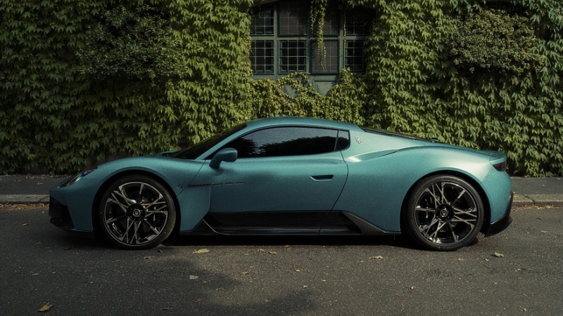 Maserati MCPura: роль нового суперкара исполнил MC20 с поправками во внешности и салоне