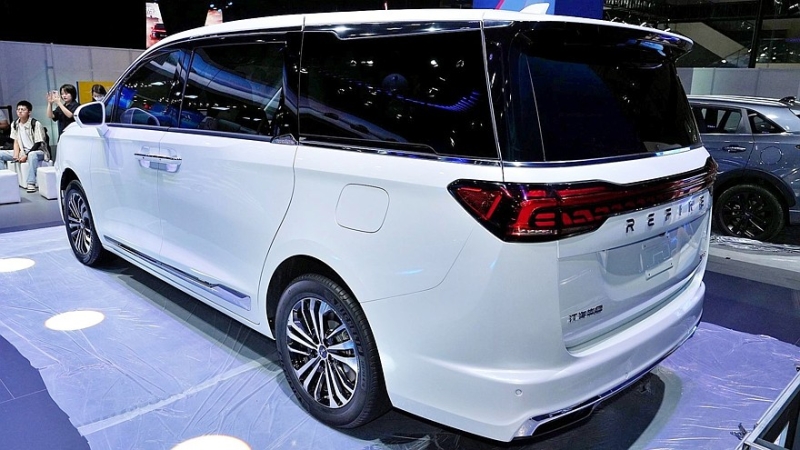 На заводе в Татарстане стартовало серийное производство минивэна Sollers SP7