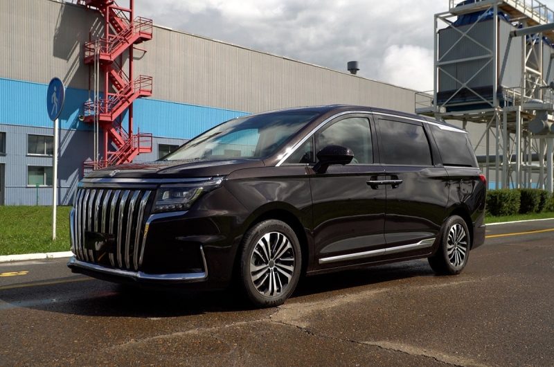 На заводе в Татарстане стартовало серийное производство минивэна Sollers SP7