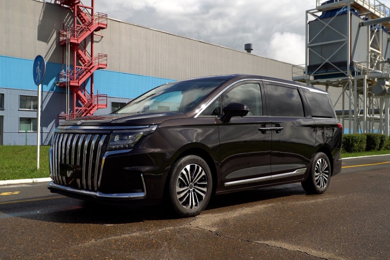 На заводе в Татарстане стартовало серийное производство минивэна Sollers SP7