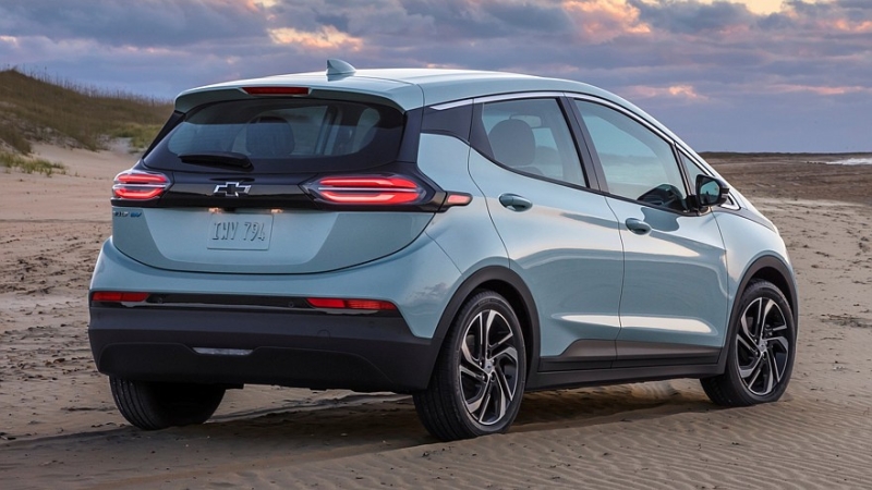 Новый бюджетный кроссовер Chevrolet Bolt будет не таким уж и новым: первые тизеры