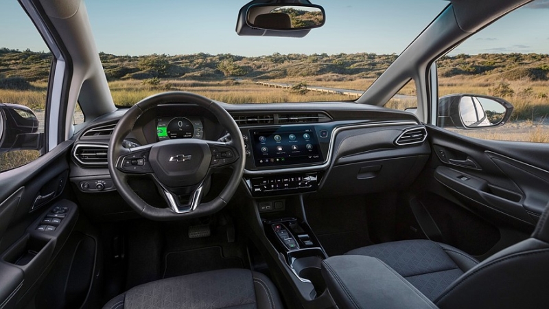 Новый бюджетный кроссовер Chevrolet Bolt будет не таким уж и новым: первые тизеры