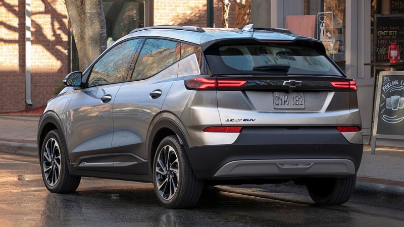 Новый бюджетный кроссовер Chevrolet Bolt будет не таким уж и новым: первые тизеры