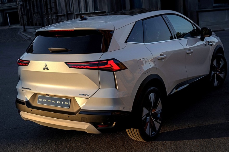 Новый Mitsubishi Grandis: вместо минивэна — ещё один клон паркетника Renault