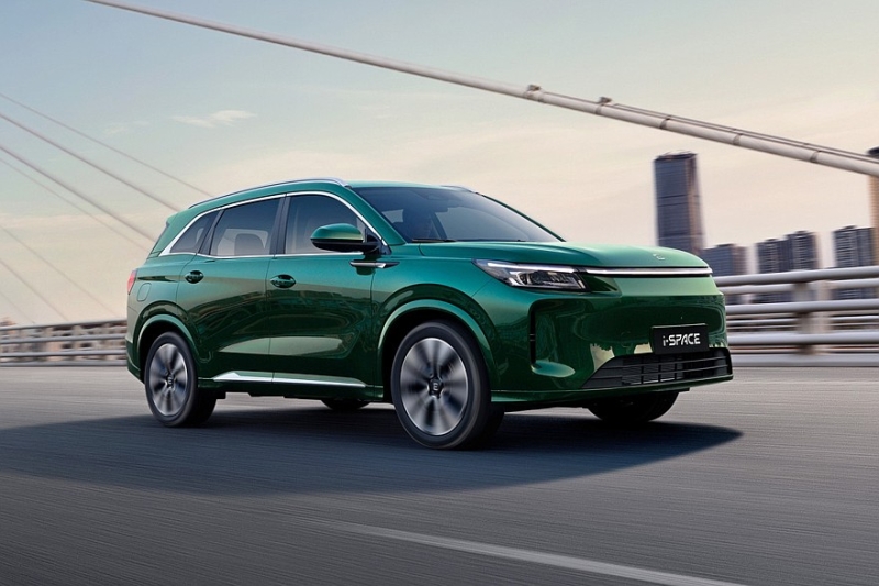 Обновлённый кроссовер Evolute i-Space скоро стартует в России: подробности