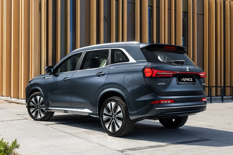 Обновлённый кроссовер Evolute i-Space скоро стартует в России: подробности