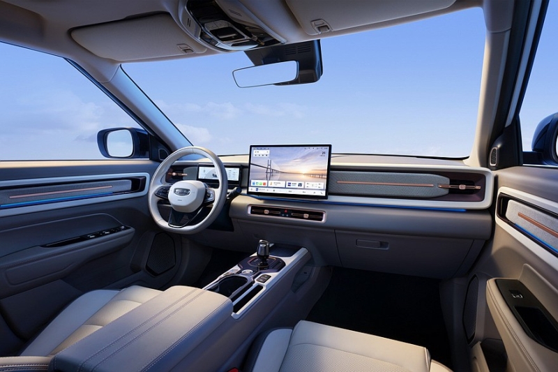 Обновлённый кроссовер Geely Icon: привычные ручки, раздельные экраны и скидки