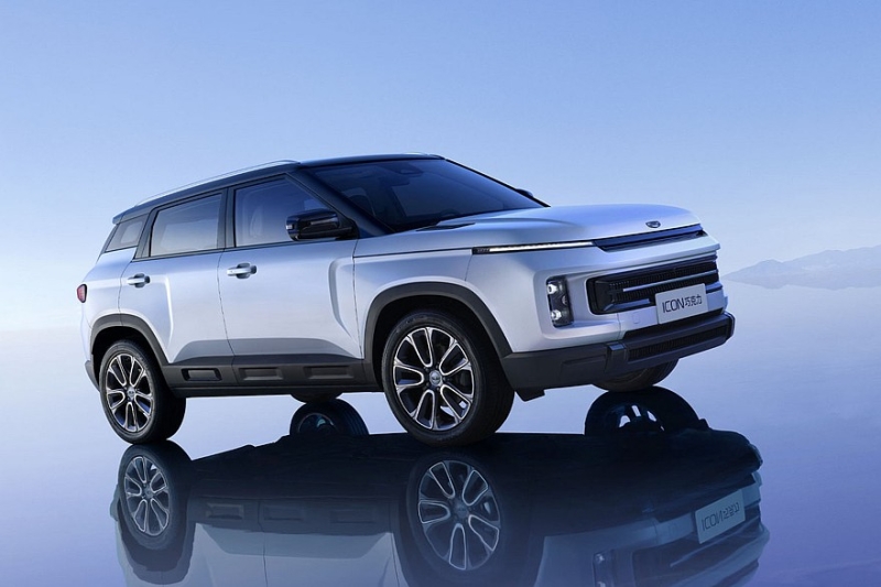 Обновлённый кроссовер Geely Icon: привычные ручки, раздельные экраны и скидки