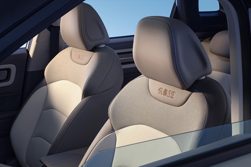 Обновлённый кроссовер Geely Icon: привычные ручки, раздельные экраны и скидки