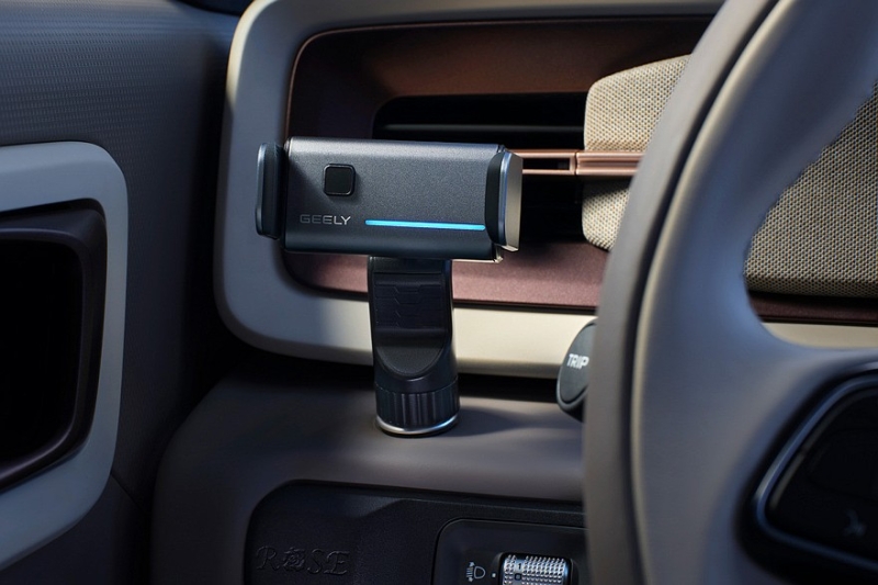 Обновлённый кроссовер Geely Icon: привычные ручки, раздельные экраны и скидки